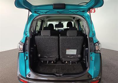 2018 Toyota Sienta - Thumbnail