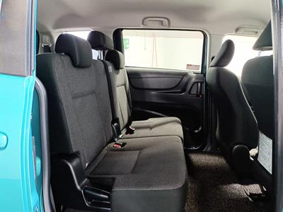 2018 Toyota Sienta - Thumbnail