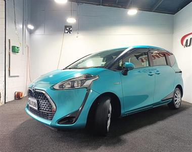 2018 Toyota Sienta - Thumbnail