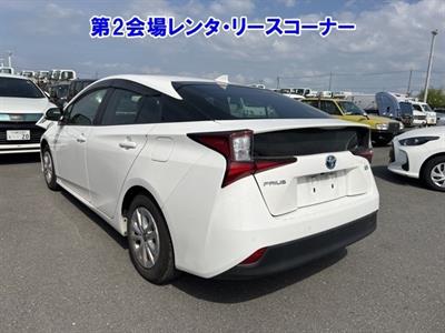 2021 Toyota Prius - Thumbnail
