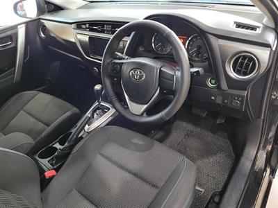 2013 Toyota Auris - Thumbnail