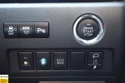 2012 Toyota Vellfire - Thumbnail