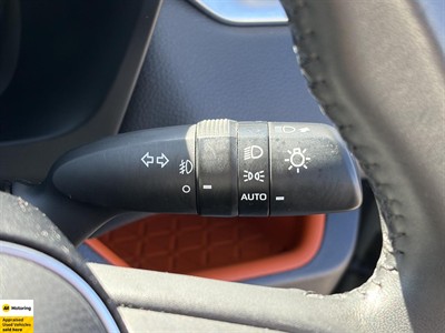 2022 Toyota RAV4 - Thumbnail