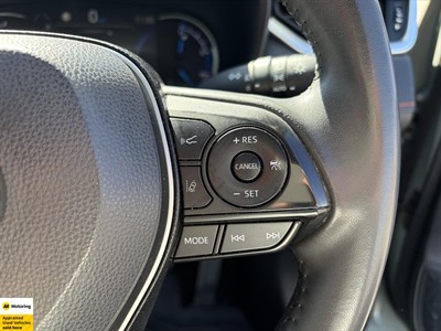 2022 Toyota RAV4 - Thumbnail