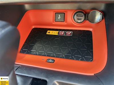 2022 Toyota RAV4 - Thumbnail