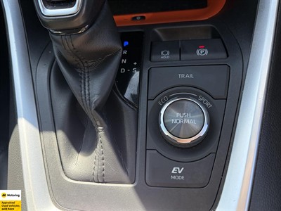 2022 Toyota RAV4 - Thumbnail