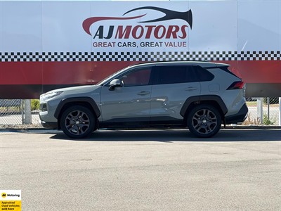 2022 Toyota RAV4 - Thumbnail