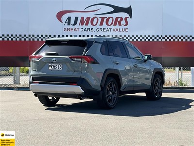 2022 Toyota RAV4 - Thumbnail
