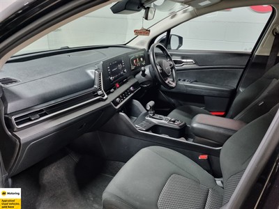 2023 Kia Sportage - Thumbnail
