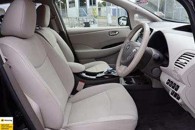 2016 Nissan Leaf - Thumbnail