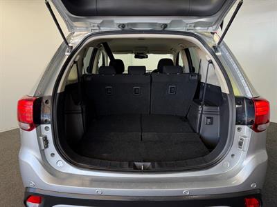 2022 Mitsubishi Outlander - Thumbnail