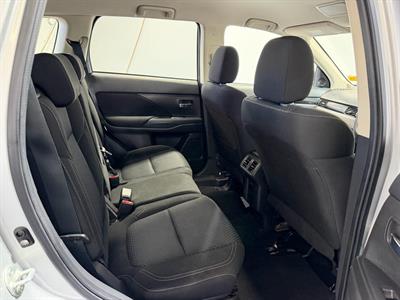 2022 Mitsubishi Outlander - Thumbnail