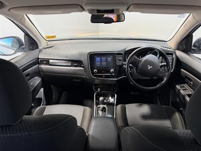 2022 Mitsubishi Outlander - Thumbnail