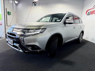 2022 Mitsubishi Outlander - Thumbnail