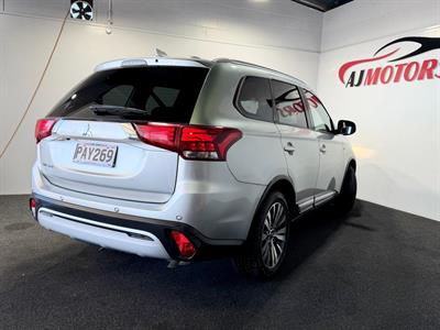 2022 Mitsubishi Outlander - Thumbnail