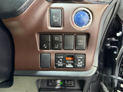 2016 Toyota Esquire - Thumbnail