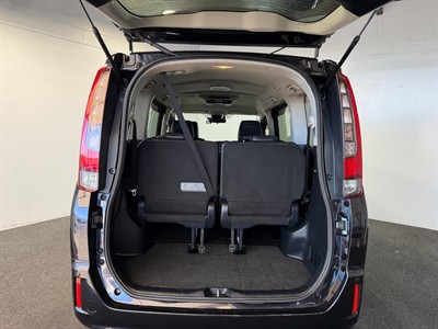 2016 Toyota Esquire - Thumbnail