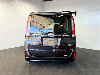 2016 Toyota Esquire - Thumbnail