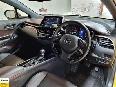 2017 Toyota C-HR - Thumbnail