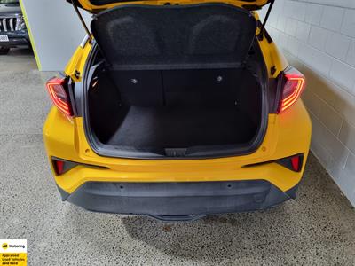 2017 Toyota C-HR - Thumbnail