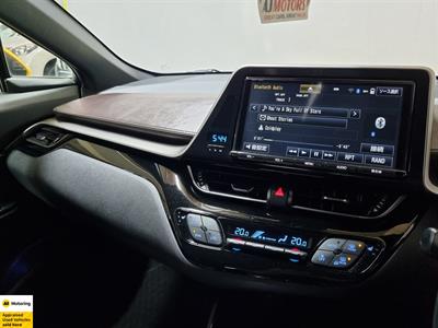 2017 Toyota C-HR - Thumbnail