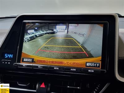 2017 Toyota C-HR - Thumbnail