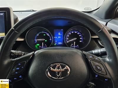 2017 Toyota C-HR - Thumbnail