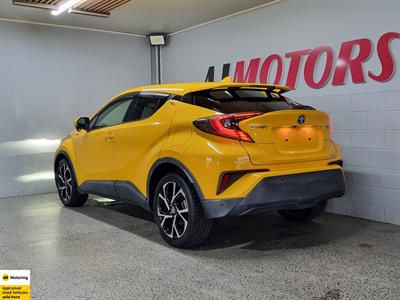 2017 Toyota C-HR - Thumbnail