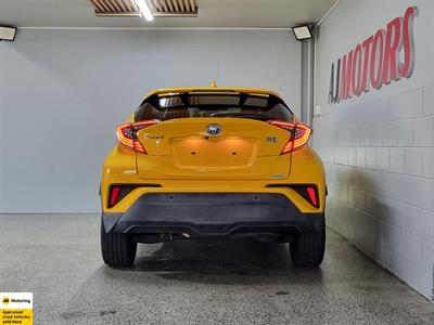 2017 Toyota C-HR - Thumbnail