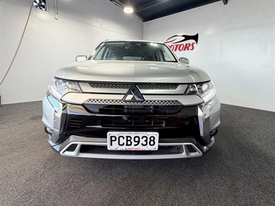 2022 Mitsubishi Outlander - Thumbnail