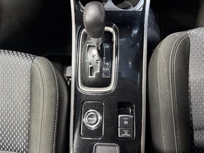 2022 Mitsubishi Outlander - Thumbnail