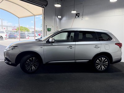 2022 Mitsubishi Outlander - Thumbnail