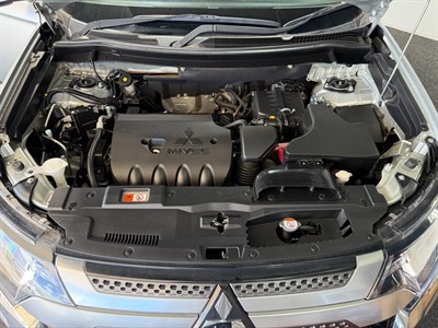 2022 Mitsubishi Outlander - Thumbnail