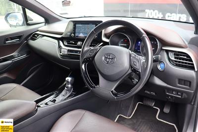 2017 Toyota C-HR - Thumbnail