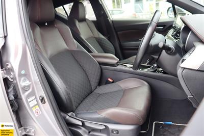 2017 Toyota C-HR - Thumbnail