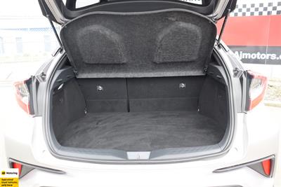 2017 Toyota C-HR - Thumbnail