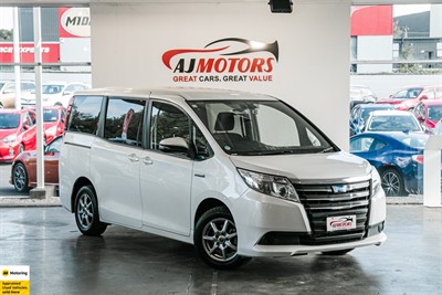 2015 Toyota Noah - Thumbnail