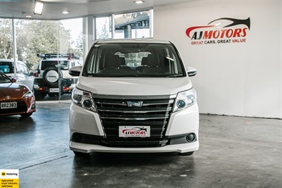 2015 Toyota Noah - Thumbnail