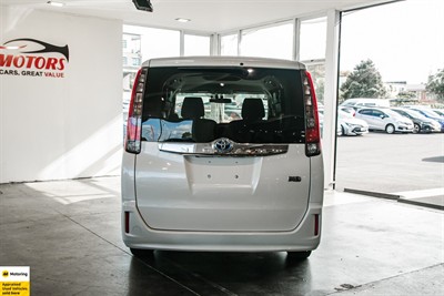 2015 Toyota Noah - Thumbnail