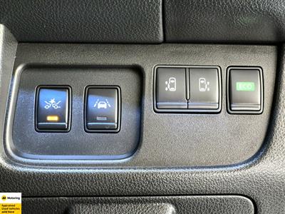 2016 Nissan Serena - Thumbnail