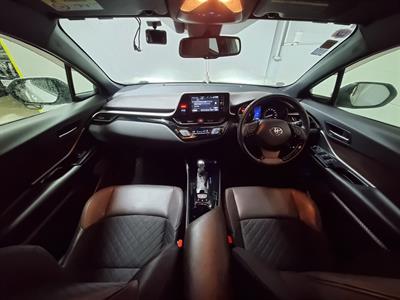 2017 Toyota C-HR - Thumbnail