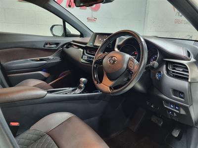 2017 Toyota C-HR - Thumbnail