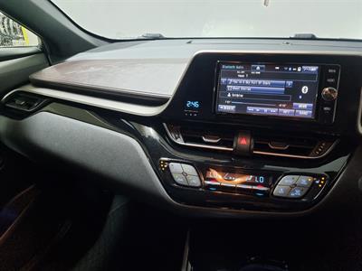 2017 Toyota C-HR - Thumbnail
