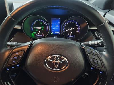 2017 Toyota C-HR - Thumbnail