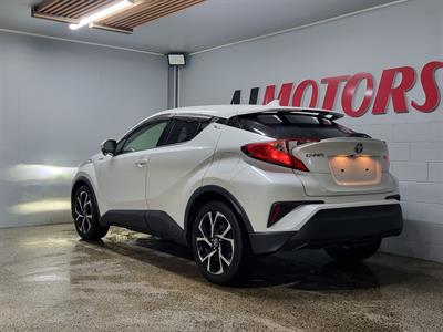 2017 Toyota C-HR - Thumbnail