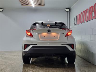 2017 Toyota C-HR - Thumbnail