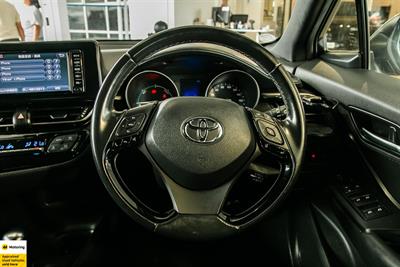 2017 Toyota C-HR - Thumbnail