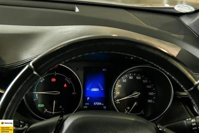 2017 Toyota C-HR - Thumbnail