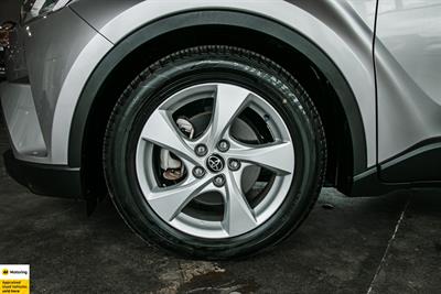 2017 Toyota C-HR - Thumbnail
