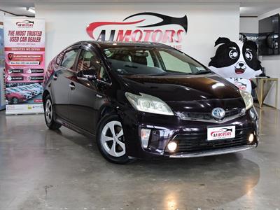 2013 Toyota Prius - Thumbnail